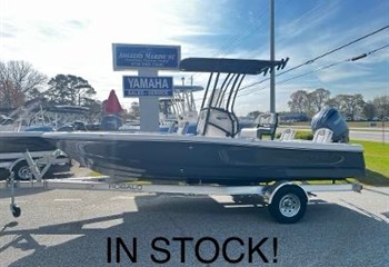 2025 Robalo 206 Cayman Shark Gray Boat